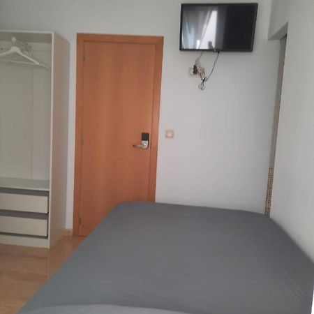 Single Room In My Apartment At The Beach Валенсія Екстер'єр фото